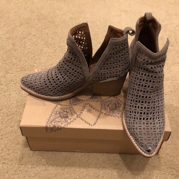 New Jeffrey Campbell Cromwell Booties Size 35.5 - Picture 4 of 10